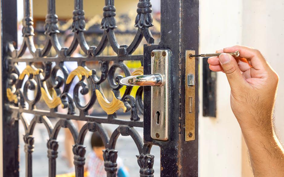 Istres service irréprochable serrure porte blindee Bricard