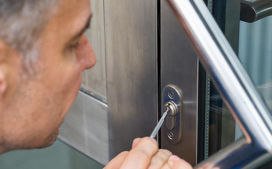Istres service irréprochable serrure porte blindee Bricard